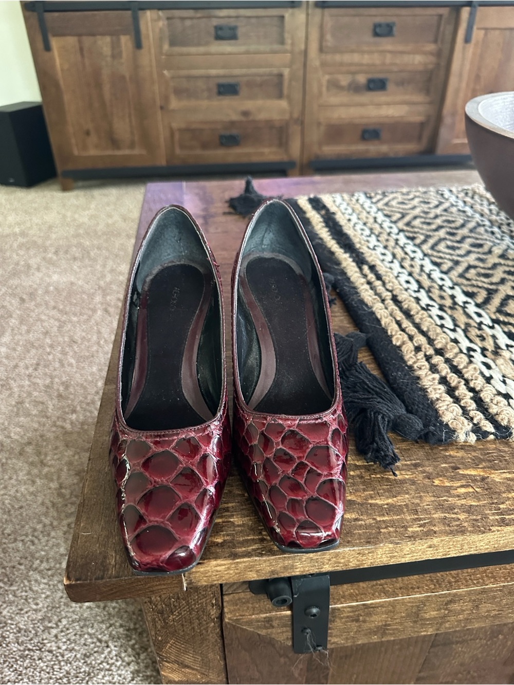 AEROSOLES Deep Burgundy‎ Croc-Embossed Pumps 7.5